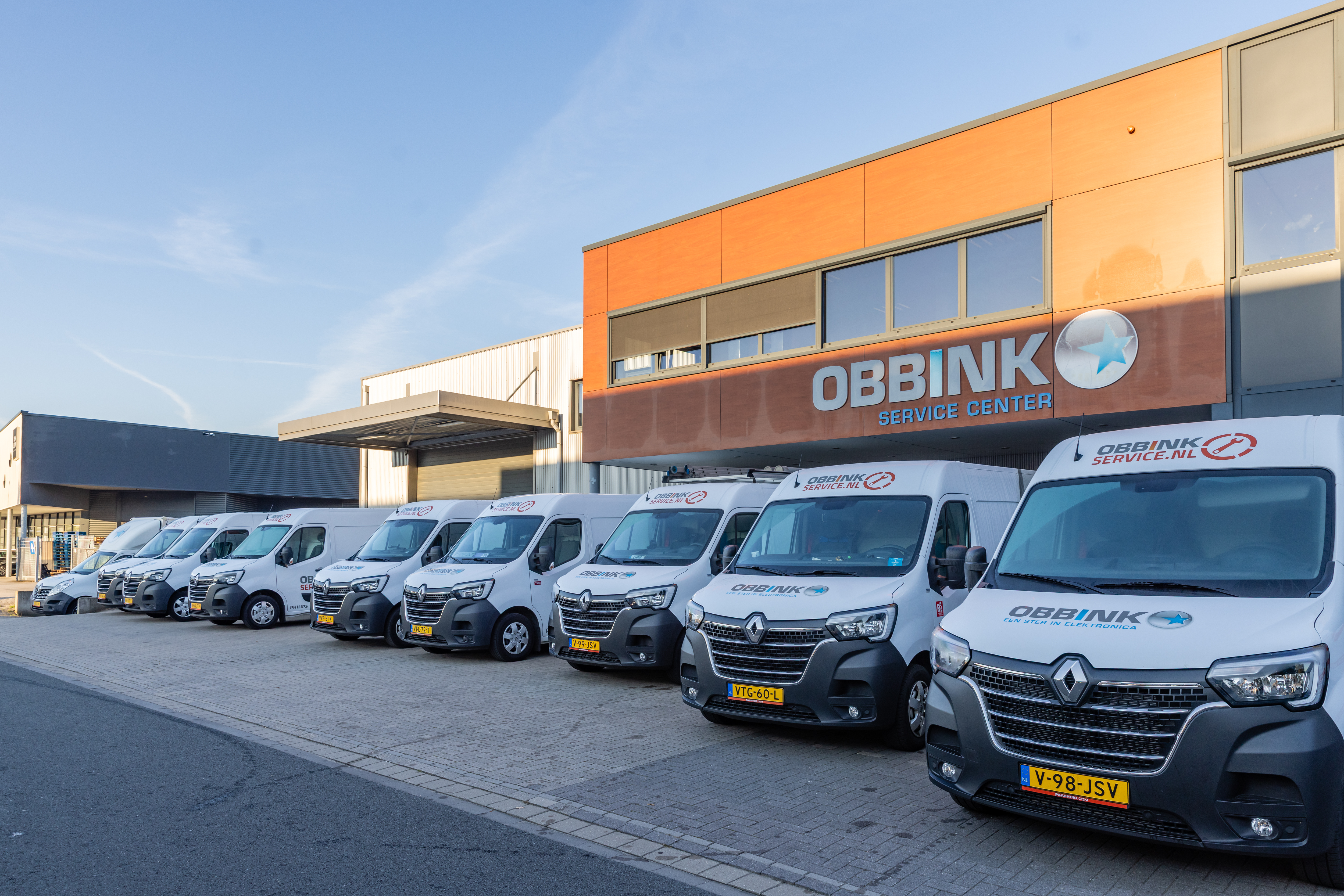 Obbink Service Center met servicebussen